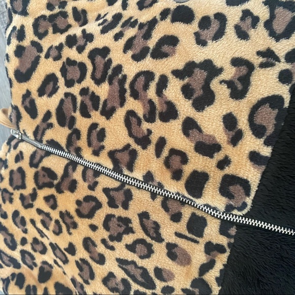 NWT Black Animal Print Fleece Pullover Hoodie Women's Sweater - Picture 5 of 8